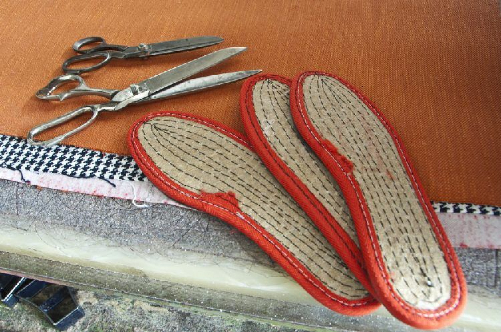 SCIUSCIÀ, DALLA GONDOLA ALLA CITTÀ LA SCARPA FATTA A MANO