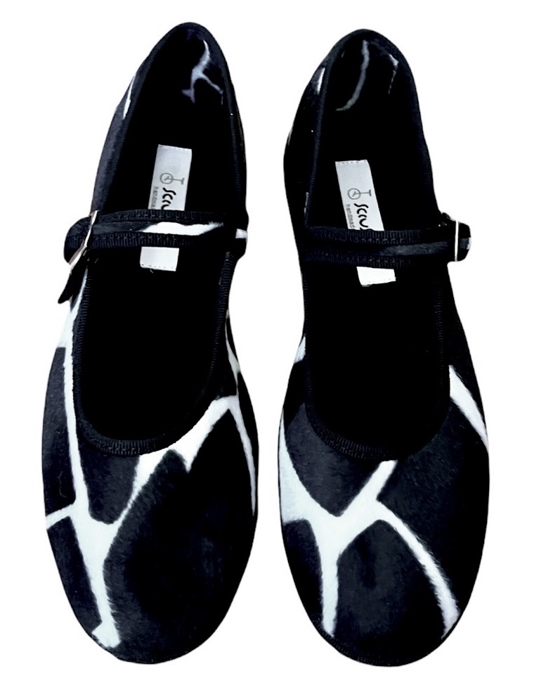 Maryjane Black Giraffe